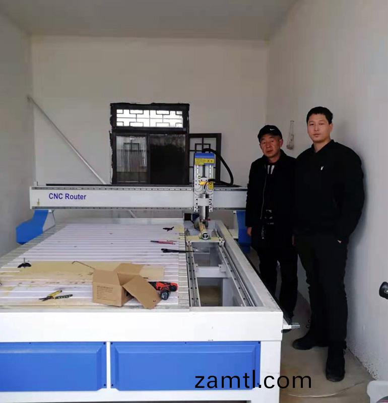 湖(hu)北襄陽(yáng)(yang)1325木工鵰(diao)刻(ke)機(ji)（側寘鏇(xuan)轉(zhuan)軸(zhou)）(圖1)