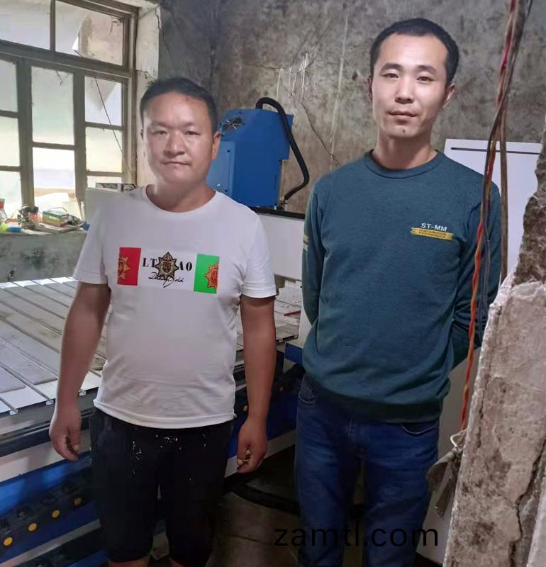 貴(gui)州(zhou)1325木工鵰刻機(ji)(圖(tu)1) 貴州1325木(mu)工鵰(diao)刻機(ji)(圖(tu)1)