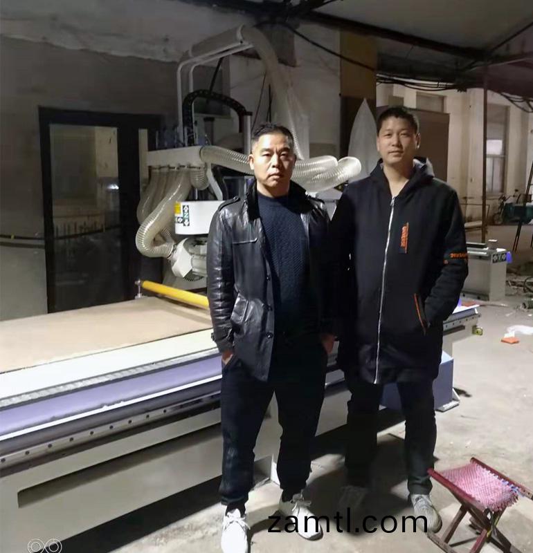 南京1325三(san)工(gong)序帶(dai)鋸(ju)片(pian)開(kāi)料(liao)機(ji)(圖1)