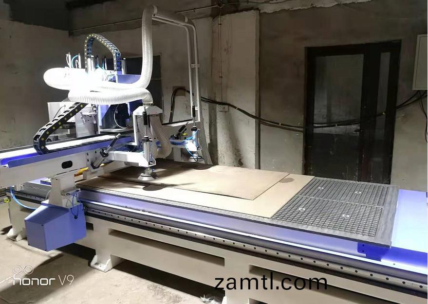 南京1325三(san)工(gong)序(xu)帶鋸(ju)片(pian)開(kāi)料(liao)機(圖(tu)3)