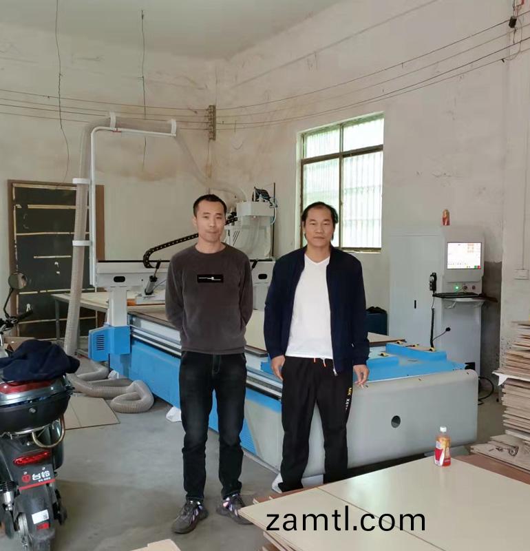 海南1330直(zhi)排(pai)數控加工(gong)中(zhong)心(xin)開(kāi)(kai)料機(ji)