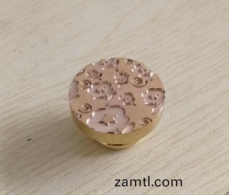 山東濰(wei)坊印章(zhang)玉(yu)石(shi)鵰刻機(圖(tu)2) 山(shan)東濰坊(fang)印(yin)章玉(yu)石鵰刻機(圖2)