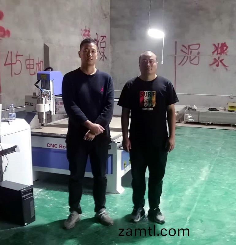 鹽(yan)城(cheng)客戶(hù)採(cai)購1325型(xing)木(mu)工(gong)鵰(diao)刻機