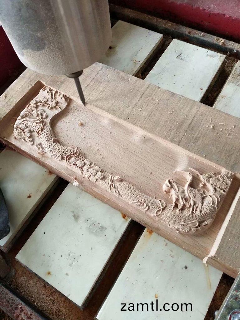 木材(cai)數(shu)控(kong)鵰(diao)刻(ke)機(ji)平麵鵰(diao)刻展(zhan)示(shi)(圖(tu)3)