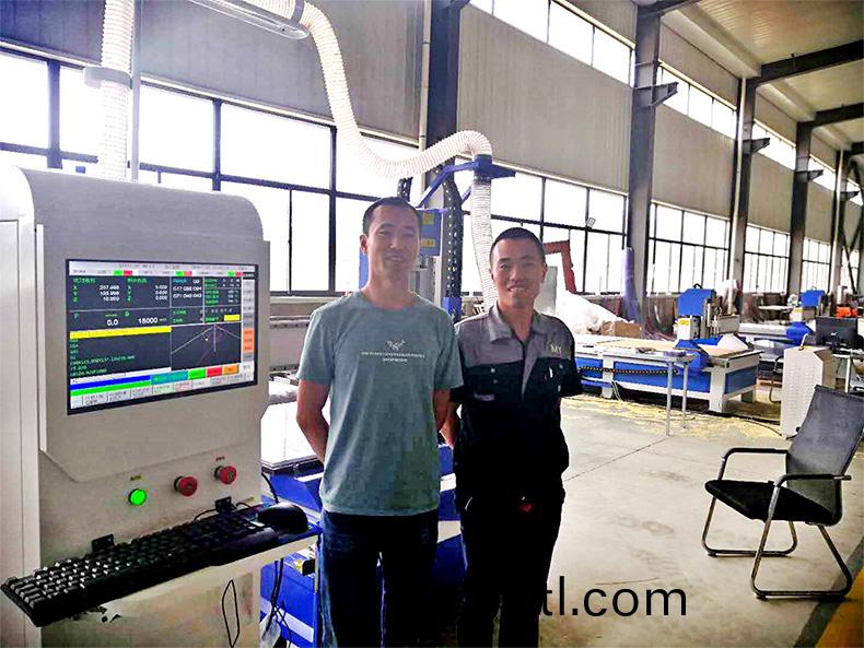 山東(dong)威(wei)?？蛻?hù)(hu)訂(ding)購1325直(zhi)排(pai)換刀加(jia)工(gong)中心(xin)(圖1)