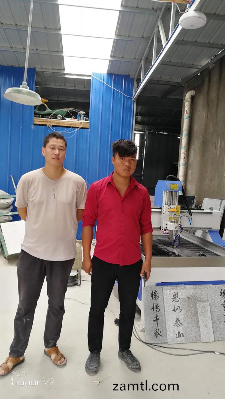 湖(hu)北(bei)9015石(shi)材(cai)數(shu)控(kong)鵰刻(ke)機(圖4)