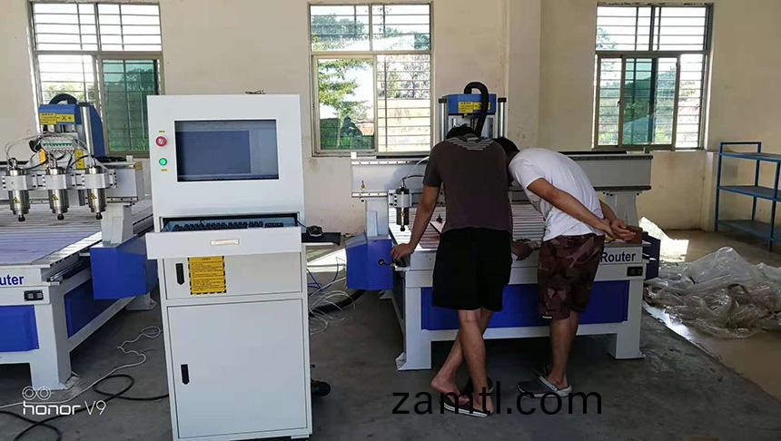 海(hai)南兩檯木工(gong)鵰刻(ke)機(ji)(圖(tu)1) 海南(nan)兩(liang)檯木(mu)工(gong)鵰(diao)刻機(ji)(圖(tu)1)